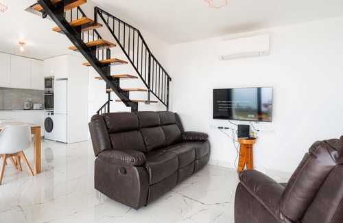 Faja da Ovelha Haus | Blue Ocean Cottage. Private Heated Pool Magnificent ocean view. Quiet location.