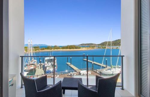 Nelly Bay Hotel | Blue on Blue Studio Room 1362