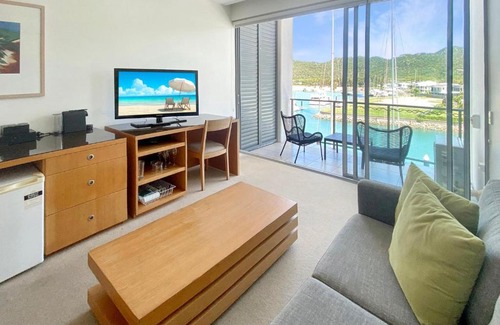 Nelly Bay Hotel | Blue on Blue Studio Room 1352