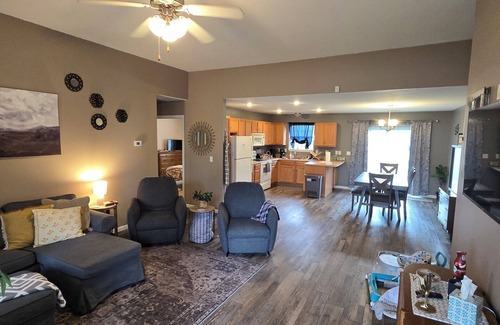 St. Robert Haus | Blue Sage Inn-Pet Friendly home in Saint Robert, MO. Close to Fort Leonard Wood.