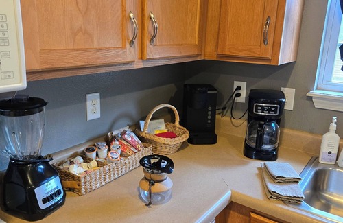 St. Robert Haus | Blue Sage Inn-Pet Friendly home in Saint Robert, MO. Close to Fort Leonard Wood.