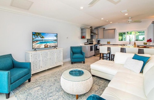 East End Haus | Blue Serenity by Grand Cayman Villas & Condos