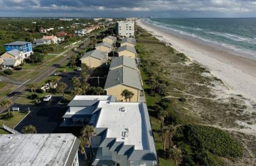 Southern Shores Haus | Blue Skies Oceanfront 2 bedroom townhouse