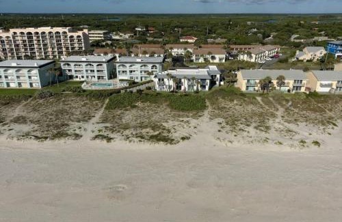 Southern Shores Haus | Blue Skies Oceanfront 2 bedroom townhouse