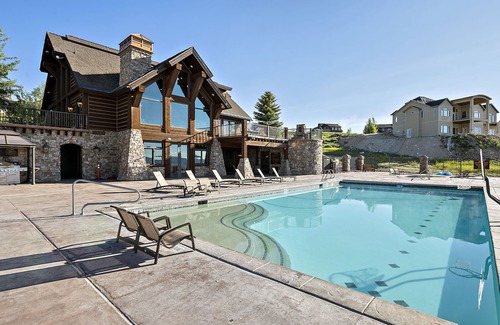 Fish Haven Haus | Blue View Escape (Sleeps 16) by Bear Lake Luxury Rentals