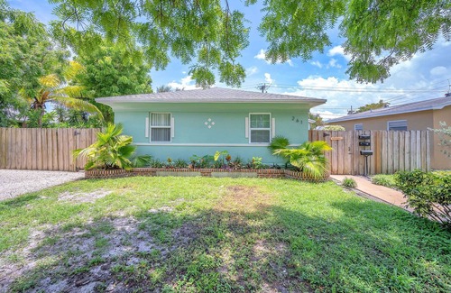 Dania Beach Haus | Blue Wave Bungalow 1/1 | Stylish Retreat