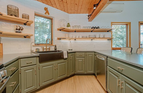 Dryden Haus | Blueberry Point – A Four-Season Lakeside Retreat in Central Maine