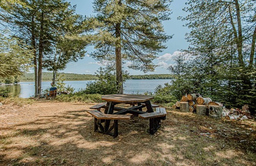 Dryden Haus | Blueberry Point – A Four-Season Lakeside Retreat in Central Maine