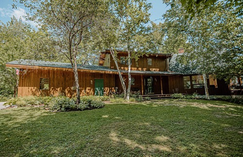 Dryden Haus | Blueberry Point – A Four-Season Lakeside Retreat in Central Maine