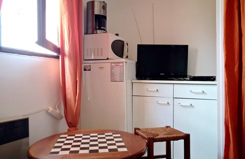 Mougins Haus | BLUEBERRY-simple-c. Hosts-single-9 m² + ausgestattet-tv + wifi + pkg-Boden Villa Parfumsd'Azu