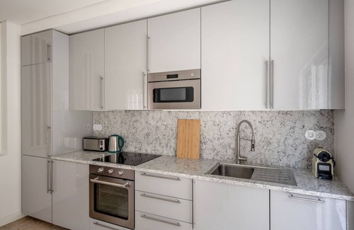 Santa Isabel Wohnung | Blueground | Amoreiras, furniture & appliances