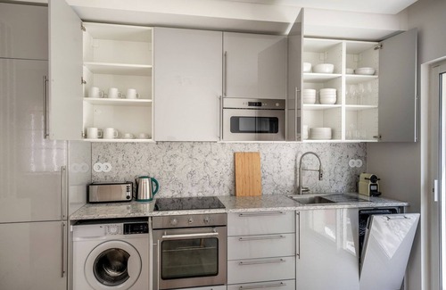 Santa Isabel Wohnung | Blueground | Amoreiras, furniture & appliances