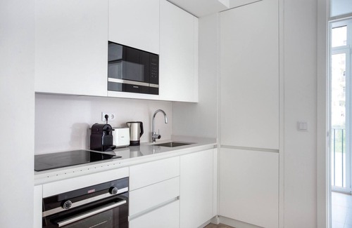 Benfica Wohnung | Blueground | Benfica, furnished, full kitchen