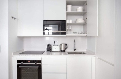 Benfica Wohnung | Blueground | Benfica, furnished, full kitchen