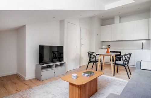 Benfica Wohnung | Blueground | Benfica, move-in-ready w/ furniture