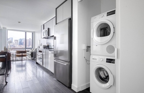 Central-Maverick Square - Paris Street Wohnung | Blueground | Central-Maverick Square, pool, nr Boston Harbor