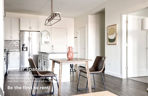 Elmhurst Wohnung | Blueground | Elmhurst, pool, nr Elmhurst Art Museum