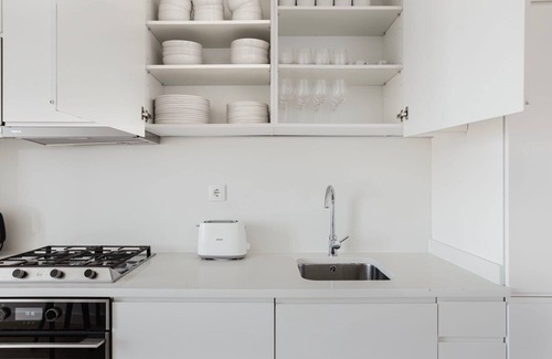 Penha de Franca Wohnung | Blueground | Graça, move-in-ready home w/ kitchen