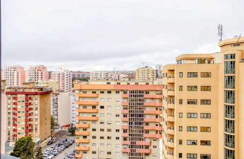 Alges Wohnung | Blueground | Oeiras, rooftop, fully furnished