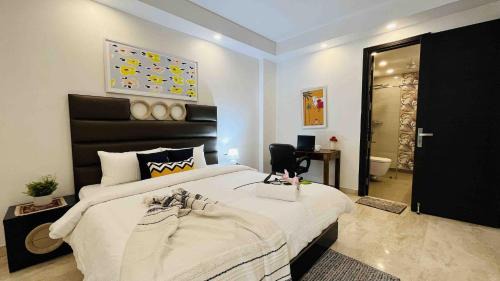 Greater Kailash Wohnung | BluO 3BHK - M Block Mkt-Balcony, Lift, Parking