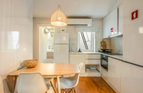 Bairro Alto Wohnung | BmyGuest - Lisbon Inner Bairro Alto