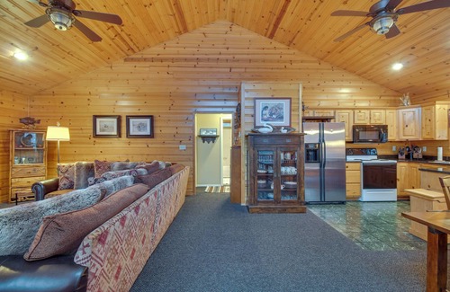 Afton Kabine | Boat Dock & Deck: Waterfront Cabin on Grand Lake