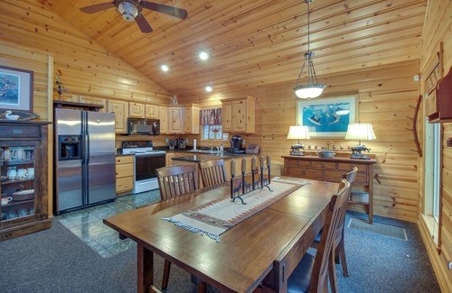 Afton Kabine | Boat Dock & Deck: Waterfront Cabin on Grand Lake