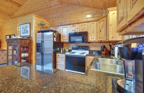 Afton Kabine | Boat Dock & Deck: Waterfront Cabin on Grand Lake