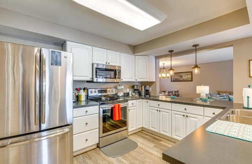 Osage Beach Wohnung | Boat Slip and Pools Lakefront Osage Beach Condo