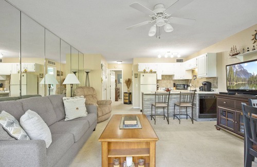 Lake of the Ozarks Eigentumswohnung | Boat Slip & Ramp- Trailer Parking- Lakefront Pool