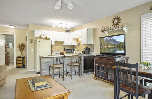 Lake of the Ozarks Eigentumswohnung | Boat Slip & Ramp- Trailer Parking- Lakefront Pool