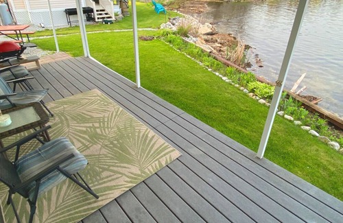 Cedarville Hütte | Boathouse Lakeside Cottage