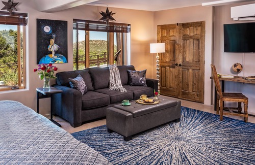 Canoncito Bed & Breakfast | Bobcat Inn Bed and Breakfast