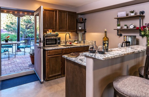 Canoncito Bed & Breakfast | Bobcat Inn Bed and Breakfast