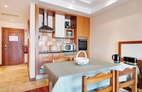 Mexilhoeira da Carregacao Wohnung | Ferienwohnung Boca do Rio - Apartamento T1 in Meeresnähe mit Gemeinschaftspool und WLAN