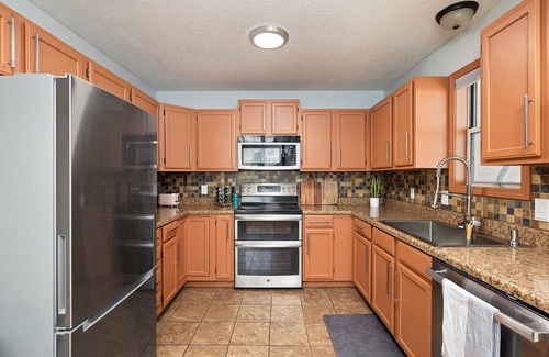 Rountree Haus | Boho BnB ~ Walk to Cherry/Pickwick & MSU