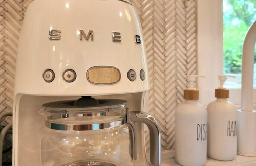 Quartier 5-4 Wohnung | Boho Chic Tiny House Hot Tub EV Charger & Parking