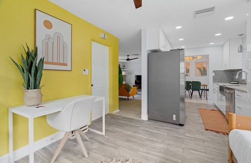 Largo Haus | Boho Heated Pool House w/Gym <20min to Beaches!