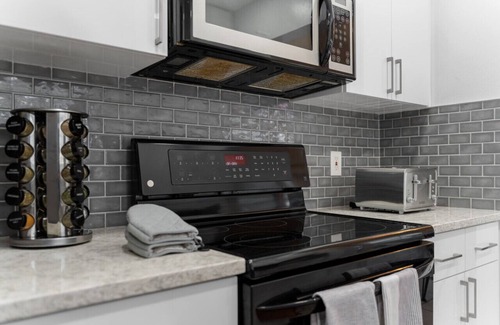 Largo Haus | Boho Heated Pool House w/Gym <20min to Beaches!