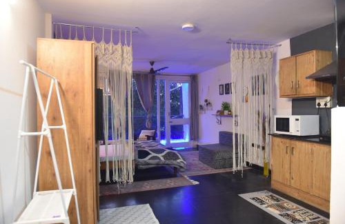 Hauz Khas Village Wohnung | BOHO House, Hosted by Gypsy Cafe