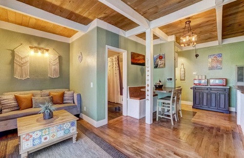 Tahoe Village Eigentumswohnung | Boho Powder Pad | Near Heavenly | Sleeps 3
