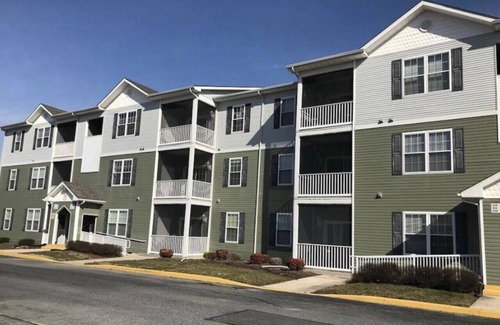 Rehoboth Beach Eigentumswohnung | Boho Rehoboth condo-2bd/3.6mi to Beebe/.5mi outlets/walk to coffee!