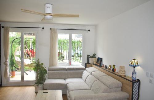 Clamart Wohnung | Boho style apartment - 8 mins from Paris Center - Garden and underground parking