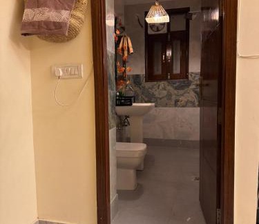 Sainik Farm Wohnung | Boho Vibes Spacious Private Cozy space in Delhi