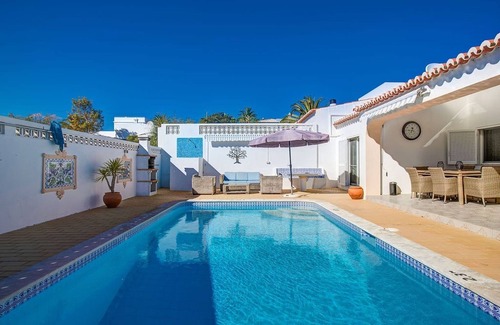 Mato Serrao Villa | 3-Zimmer-Villa mit beheiztem Schwimmbad in unmittelbarer Nähe von Carvoeiro