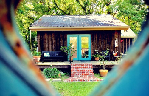 Breaux Bridge Wohnung | Bonne Terre Ferienwohnungen: Studio - Louisiana Farm Stay Künstler-Retreat