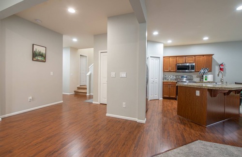 Bonney Lake Haus | Bonney Lake House INN W/Jacuzzi and Centralized AC