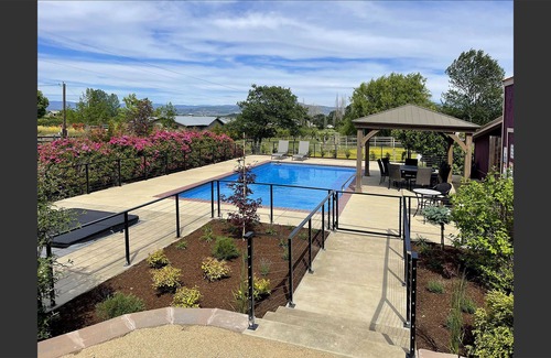 Medford Haus | Rellik Haus. Weingut und Alpaka Farm