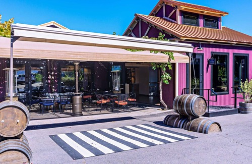 Medford Haus | Rellik Haus. Weingut und Alpaka Farm