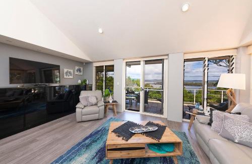 Green Point Haus | Booti Booti Chateau Lakeside